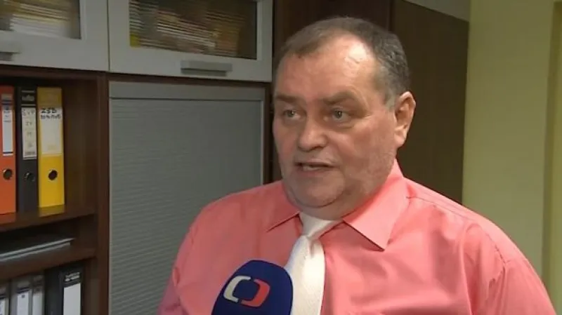 O studiu na dálku hovoří ředitel ZŠ Březová Ludvík Zimčík