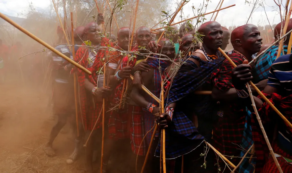 Kmenové společenství Masajů žije na území Tanzánie a Keni