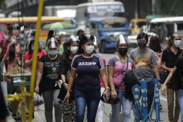 Pandemie ve světě: Státy EU znovu očkují AstraZenecou, Slovensko chystá karanténu v hotelech