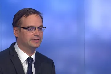 Jakmile epidemie není pod kontrolou, vláda už nemá jiné možnosti než drahé restrikce, říká expert Pertold