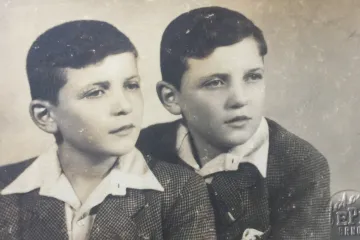 „Mengele si nás šetřil,“ říká Jiří Fišer. Spolu s bratrem Josefem přežili v Osvětimi pokusy na dvojčatech