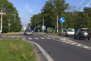 Tichý asfalt měl snížit hluk, nic ale nevydrží. Jihlava ho nechce, Pardubice si povrch chválí