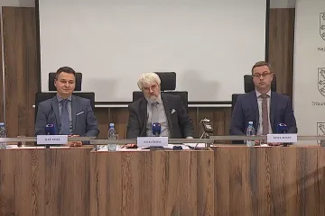 Důvěru veřejnosti v justici je možné posílit otevřeností a lepším informováním, zaznělo na brífinku