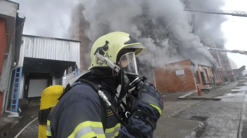 Zásah u požáru skladů ve Zlíně