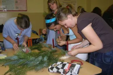 Školáci vyráběli vánoční svícny