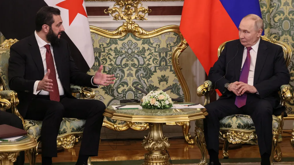 Syrský prezident Ahmad Šara a ruský vůdce Vladimir Putin