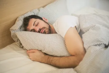Dobře se vyspat během tropické noci nemusí být sen. Deset rad, které pomohou