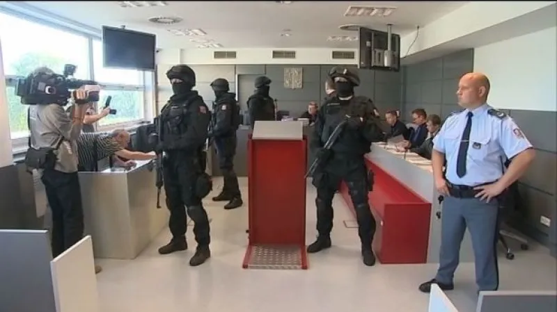 Soud zmírnil Březinovi vazbu I